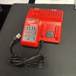 Milwaukee M18 & M12 Battery Charger