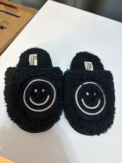 Kids Black Fuzzy Smiley Face Slippers