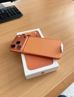 iPhone 17 orange