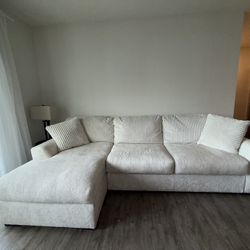 Sofa / Sectional 