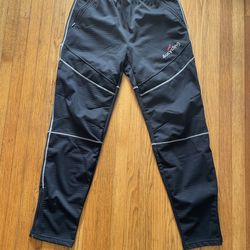 This pair of trousers is for sale. It looks in good condition and has obvious features for wind protection and warmth retention.  New 4ucycling Long P
