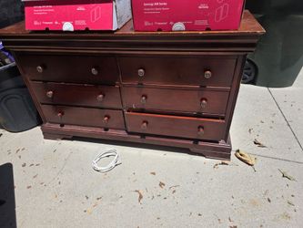 Dresser free