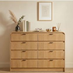 Fluted 8 drawer dresser