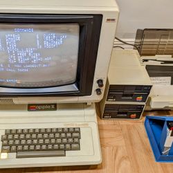 Apple II Plus Computer + Amdek Monitor Rare + Documents Discs