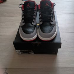 School Grade Air Jordan 1 Low Black/Fire Red cement Grey