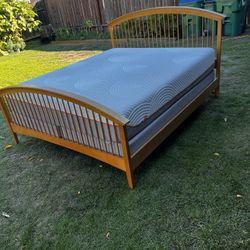 California King Bed 💛💛💛