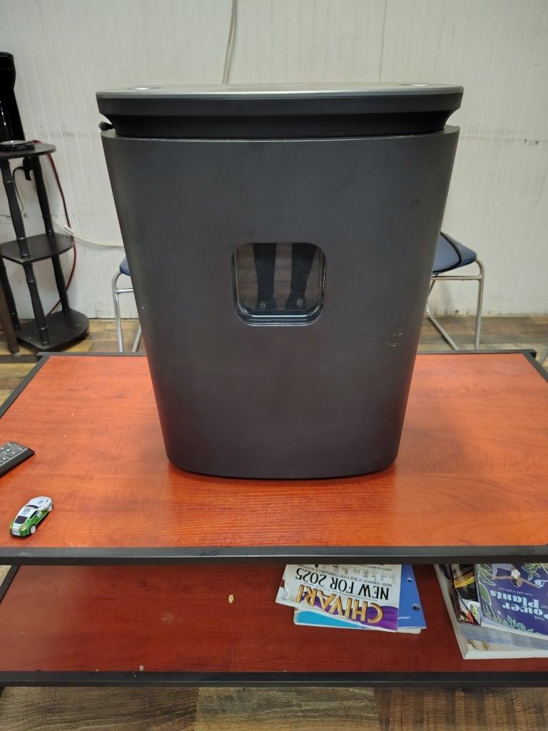 Royal 16 Sheet Crosscut Shredder 