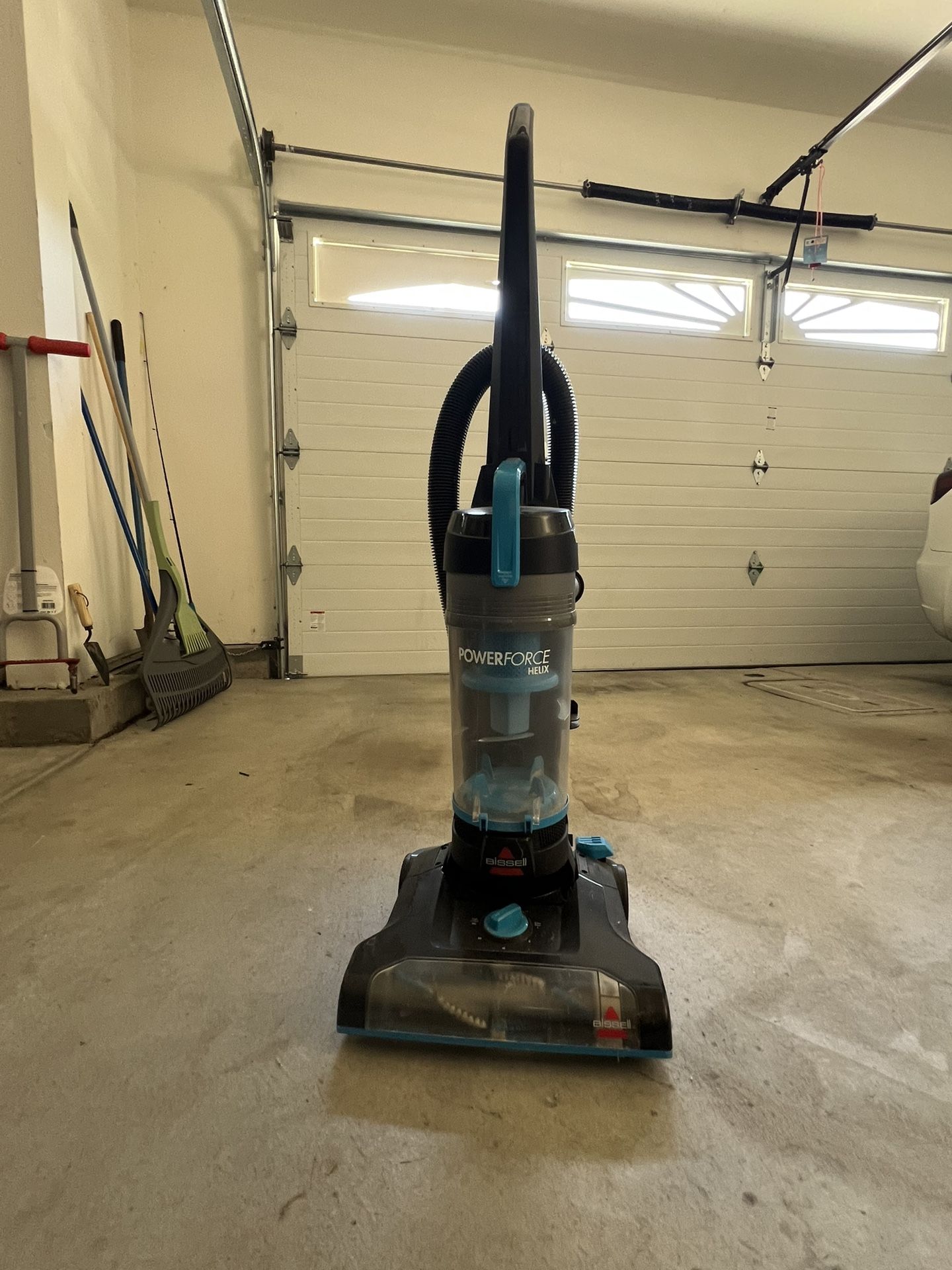 Bissell PowerForce Helix Vacuum – Good Condition
