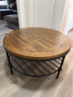 Coffee table & (2) side tables - Matching 3 piece set