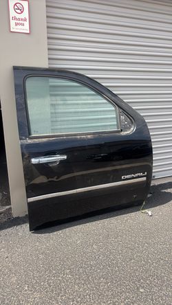 2011 GMC Yukon Denali Driver Door