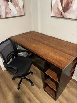Desk with Office Chair – Great Condition