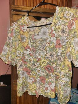 No Frills Floral Short Sleeve Top