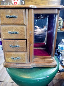 Really nice Vintage 90s wooden jewelry box