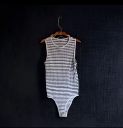 Aura Seamless Ribbed Knit Crew Neck Sleeveless Stripes Bodysuit Snap Closure S