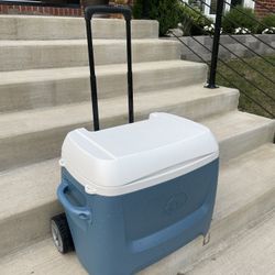Large Igloo Maxcold Island Breeze Wheeled Cooler - 62 Quart