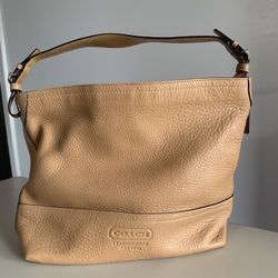 Ladies Coach Purse Leather Excellent Condition $160 P/U IN OAK CLIFF 