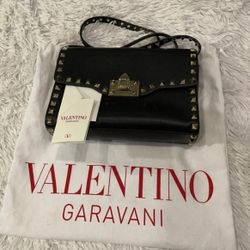 Valentino Garavani - Medium Rockstud Leather Shoulder Bag