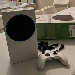Xbox Series S1TB With Console And Controller 