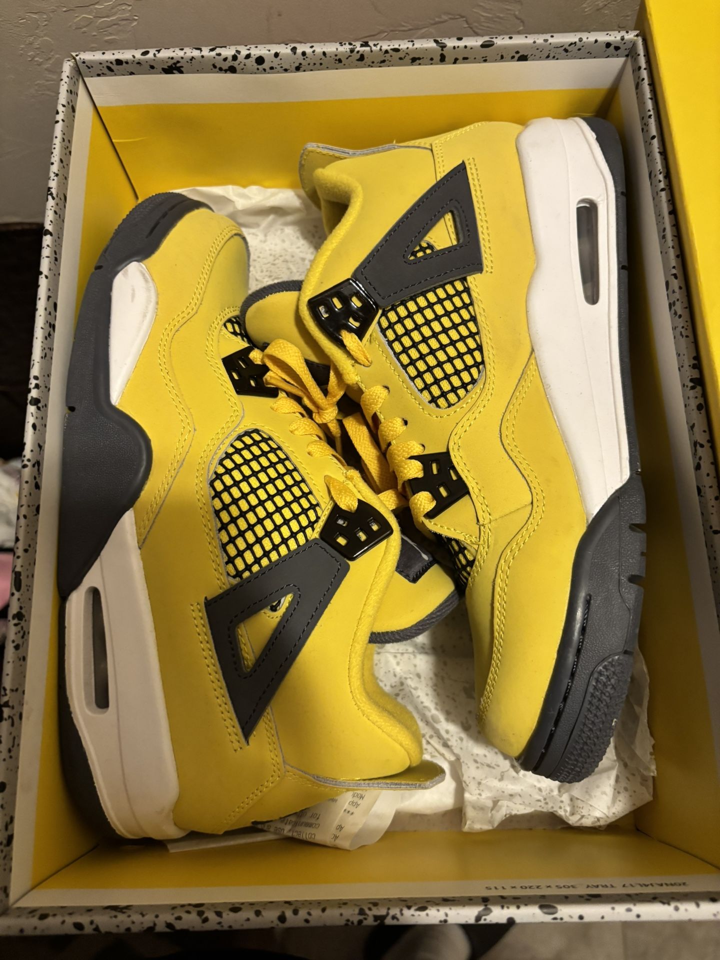 Retro Jordan 4 “ Lighting”