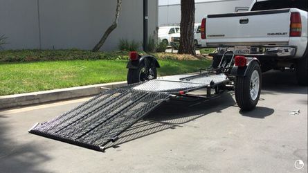 Single rail motorcycle trailer for one