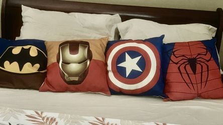 4 Decorative Pillows Avengers, Batman