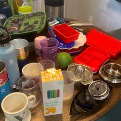 Ninja bullet , juiced and random kitchen stuff must pick up everything