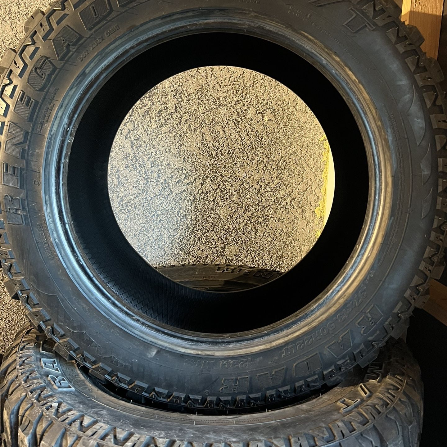Tires 37x13.50R22 