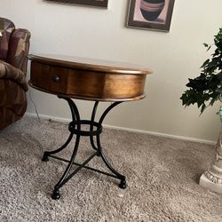 Beautiful Wood And Metal Lazy Boy End Table 