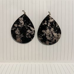 Flat Elegant Black and Gold Earrings