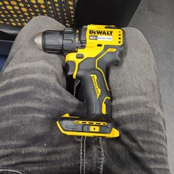 DEWALT DCD793 20VOLT CORDLESS DRILLDRIVER. (TOOL ONLY)