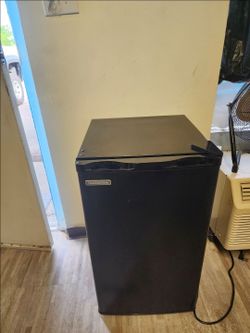 Tramontina mini fridge