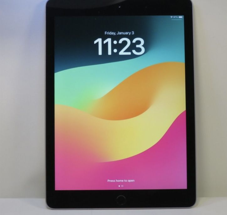 iPad 6th Gen With Charger