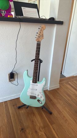 Fender squire Bullet Strat Seafoam