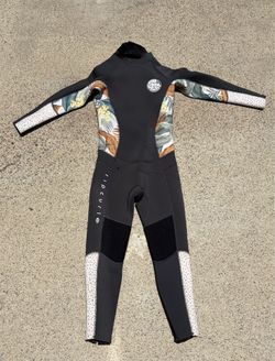 Girls Full Wetsuit  2/3 size 6