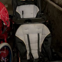 Babytrend Double Baby Stroller With Car seat