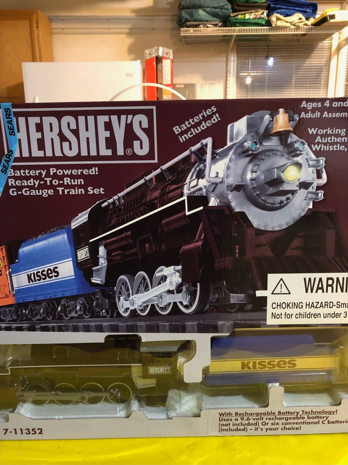 LIONEL (7-11352) Limited Edition HERSHEY’S Battery Powered G-Gauge Train Set(New In Box)