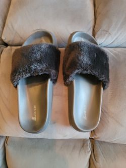 Women's Size 10 Fur Slides