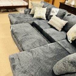 Beautiful Stunning Very Nice Sectional! 