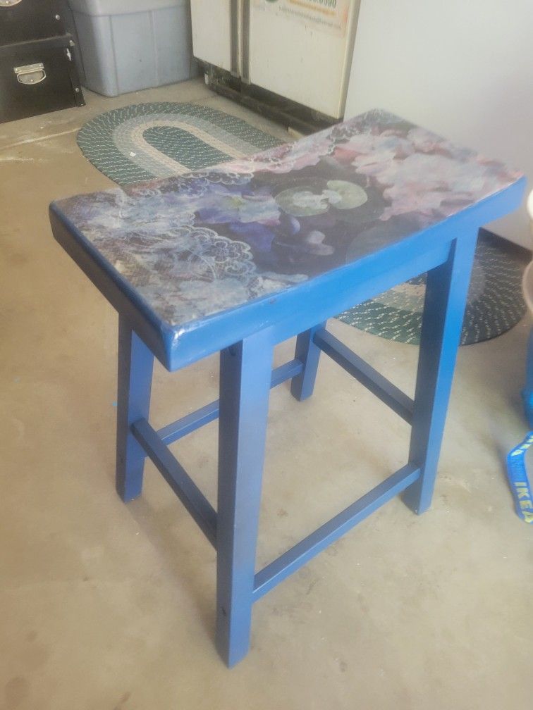 Cute little stool.
