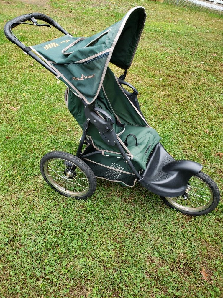 Jogging stroller with hand brake