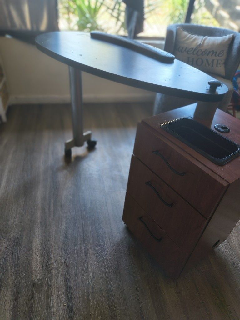 Manicure Table