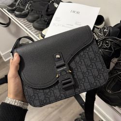 Dior Men’s Black Messenger Bag Like New With Papers