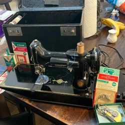 Singer 221 Portable Electric Sewing Machine Vintage 1955 Featherweight