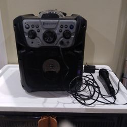 Singing Machine Fiesta Go Portabĺe Karaoke System