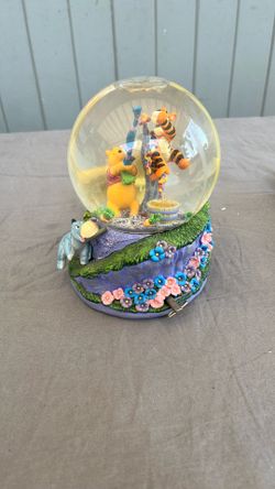 Winnie The Pooh Snow Globe