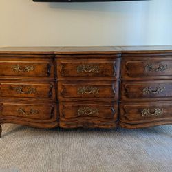 Vintage 1947 Henredon "Villandry" French Provincial Dresser