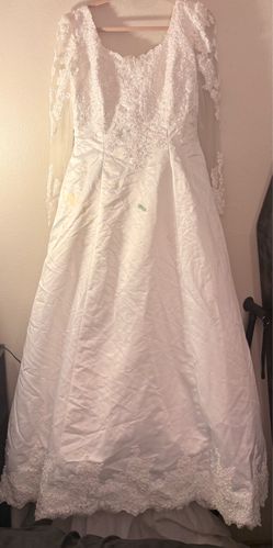 Oleg Cassini Wedding Dress NEEDS CLEANED