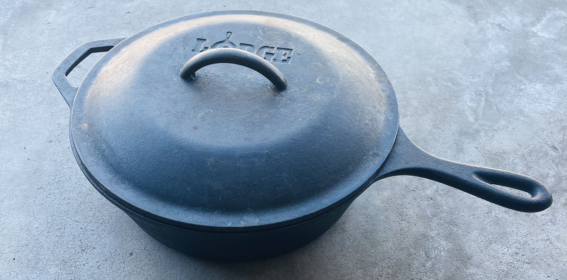 Cast Iron Lodge # 8 SK Cast Iron Skillet & 8IC Basting Lid