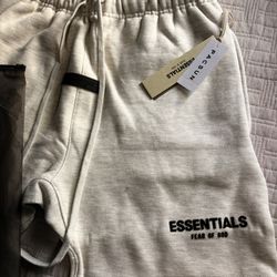Essentials Shorts 