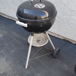 Weber 22-Inch Charcoal Kettle Grill